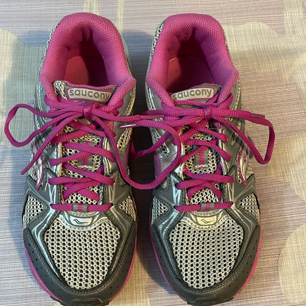 Girls Saucony sneakers